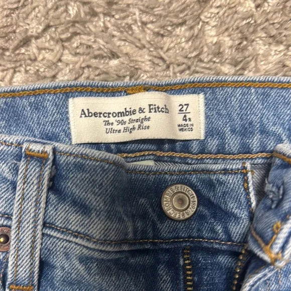 Abercrombie & Fitch High Rise Blue Jeans - Picture 2 of 3